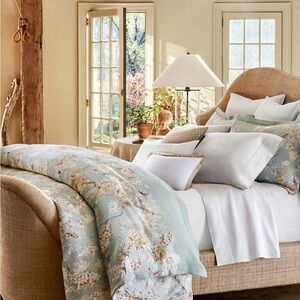 Ralph Lauren Elisabetta KING SHAM
One single only NWT